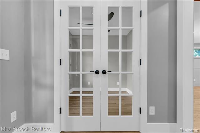 Builiding view thirty for 1654 Giddings, Pontiac, MI. 48340