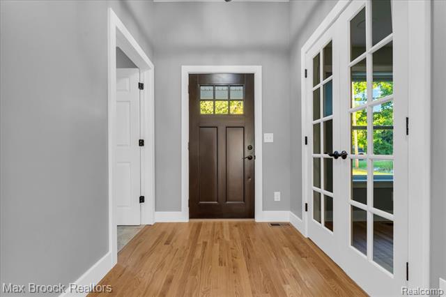 Builiding view three for 1654 Giddings, Pontiac, MI. 48340