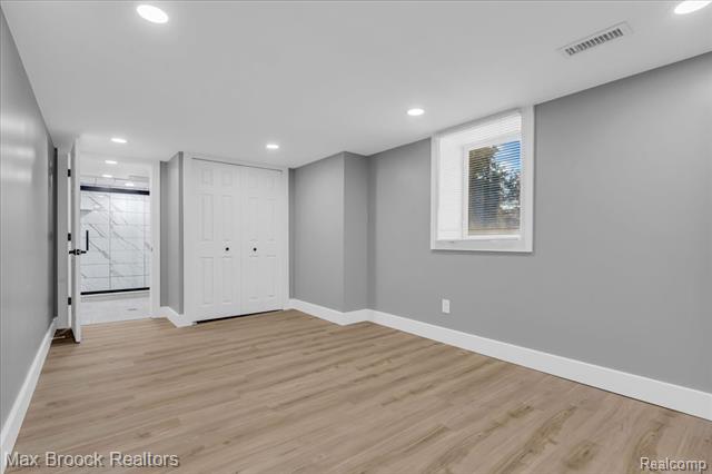 Builiding view twenty eight for 1654 Giddings, Pontiac, MI. 48340