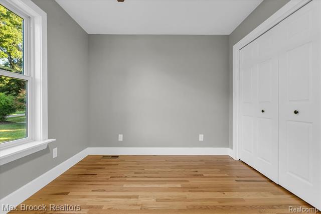 Builiding view twenty five for 1654 Giddings, Pontiac, MI. 48340