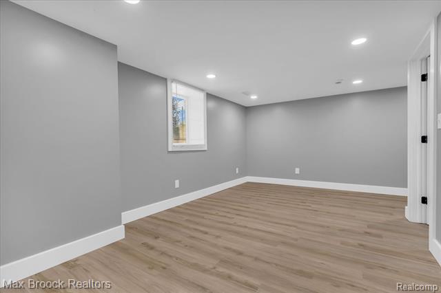 Builiding view twenty nine for 1654 Giddings, Pontiac, MI. 48340