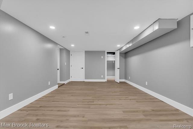 Builiding view twenty seven for 1654 Giddings, Pontiac, MI. 48340