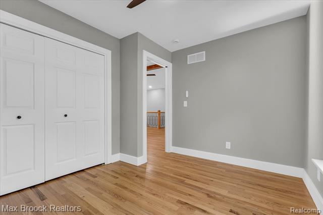 Builiding view twenty three for 1654 Giddings, Pontiac, MI. 48340