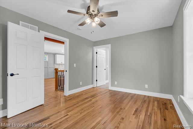 Builiding view twenty two for 1654 Giddings, Pontiac, MI. 48340