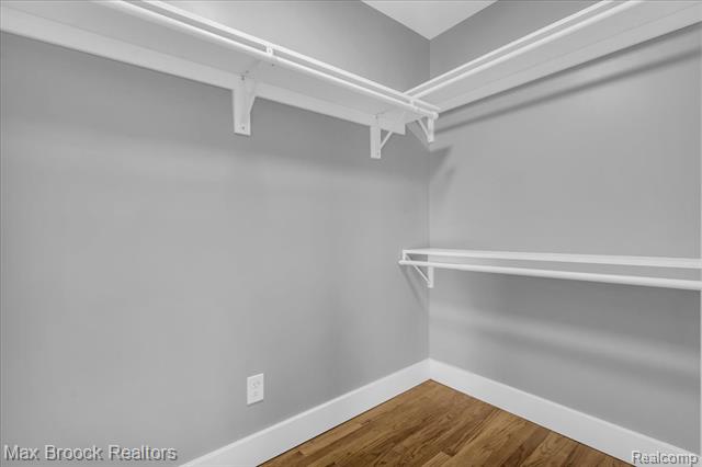 Builiding view twenty for 1654 Giddings, Pontiac, MI. 48340