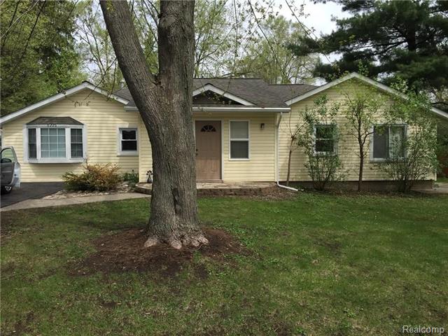 front view for 6226 Rowley Blvd, Waterford, Mi. 48329