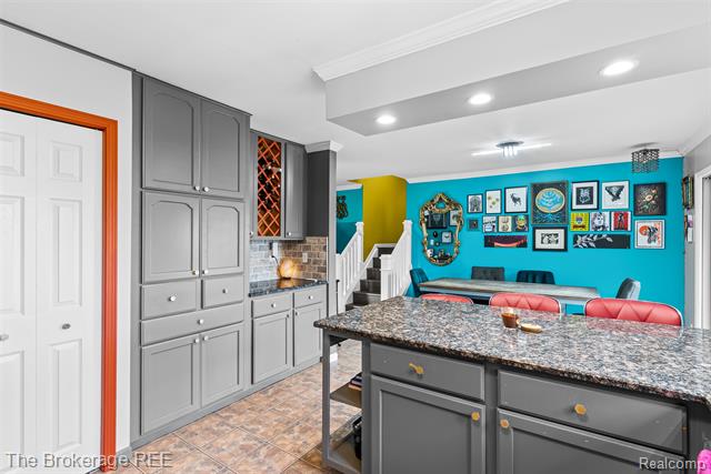 Builiding view eighteen for 5950 Carscadden Way, Highland, MI. 48357