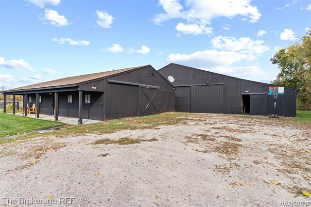 Builiding view fifty two for 5950 Carscadden Way, Highland, MI. 48357