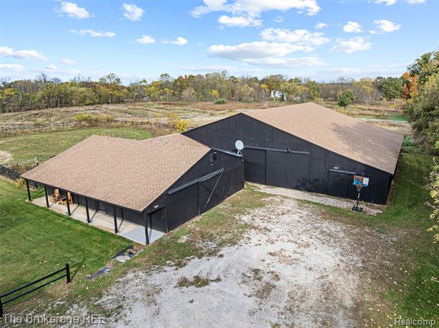 Builiding view five for 5950 Carscadden Way, Highland, MI. 48357