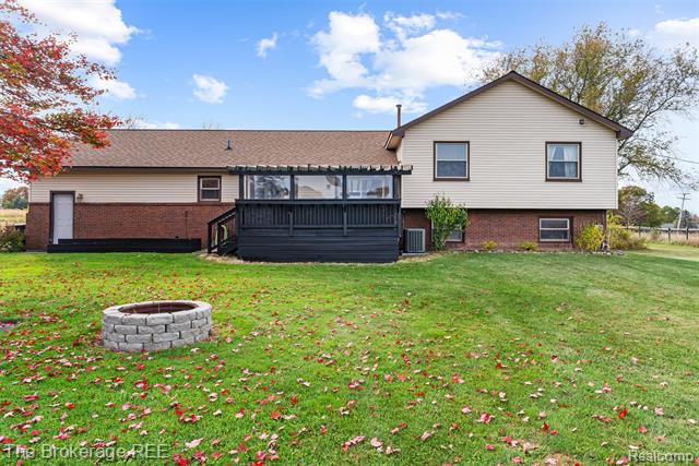 Builiding view forty eight for 5950 Carscadden Way, Highland, MI. 48357