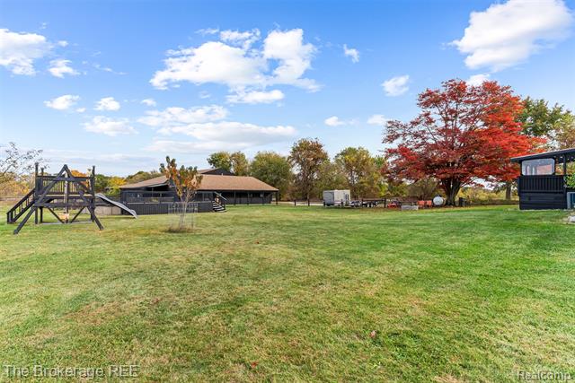 Builiding view forty seven for 5950 Carscadden Way, Highland, MI. 48357