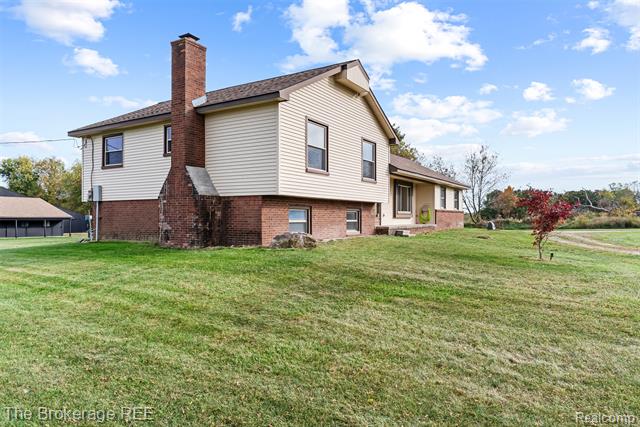 Builiding view forty three for 5950 Carscadden Way, Highland, MI. 48357