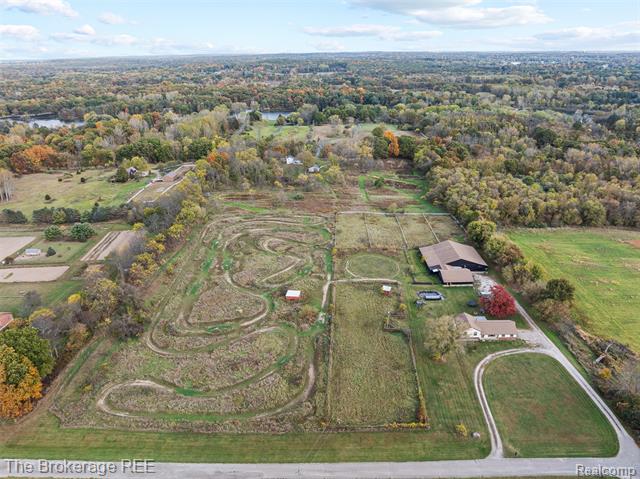 Builiding view one for 5950 Carscadden Way, Highland, MI. 48357