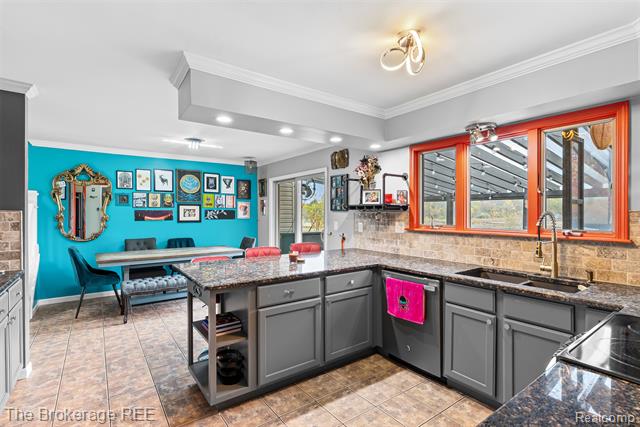 Builiding view seventeen for 5950 Carscadden Way, Highland, MI. 48357