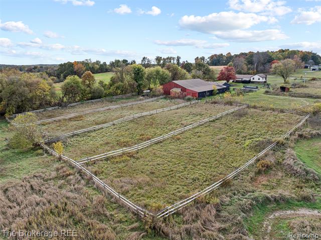 Builiding view seventy one for 5950 Carscadden Way, Highland, MI. 48357