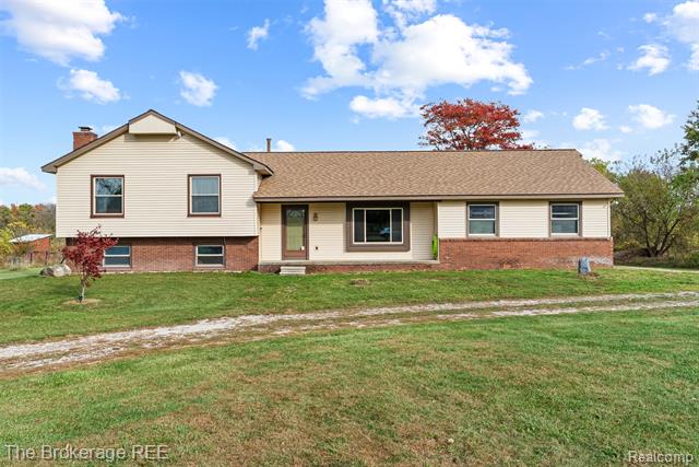 Builiding view six for 5950 Carscadden Way, Highland, MI. 48357