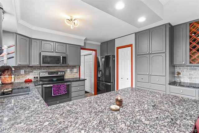 Builiding view sixteen for 5950 Carscadden Way, Highland, MI. 48357