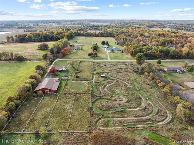 Builiding view sixty seven for 5950 Carscadden Way, Highland, MI. 48357