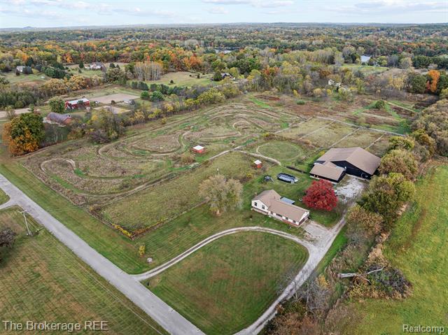 Builiding view two for 5950 Carscadden Way, Highland, MI. 48357