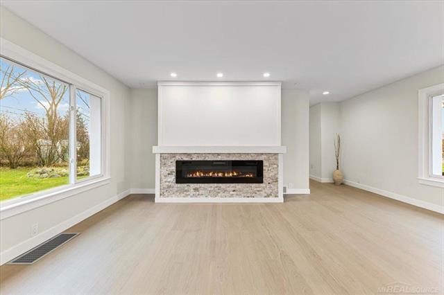 Builiding view eight for 3460 Clayton, Waterford, MI. 48329