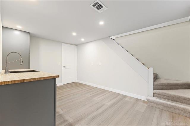 Builiding view eighteen for 3460 Clayton, Waterford, MI. 48329