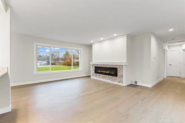 Builiding view nine for 3460 Clayton, Waterford, MI. 48329