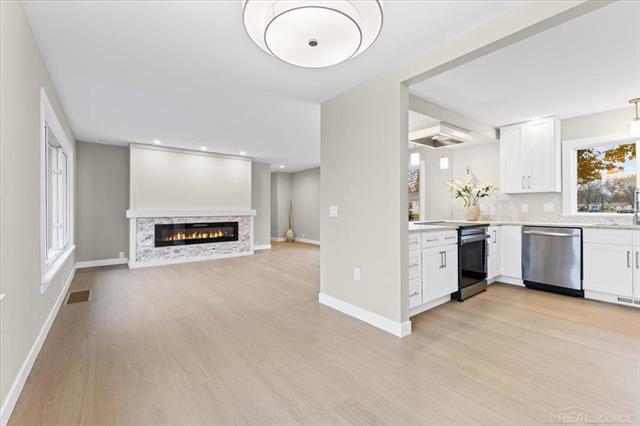 Builiding view six for 3460 Clayton, Waterford, MI. 48329