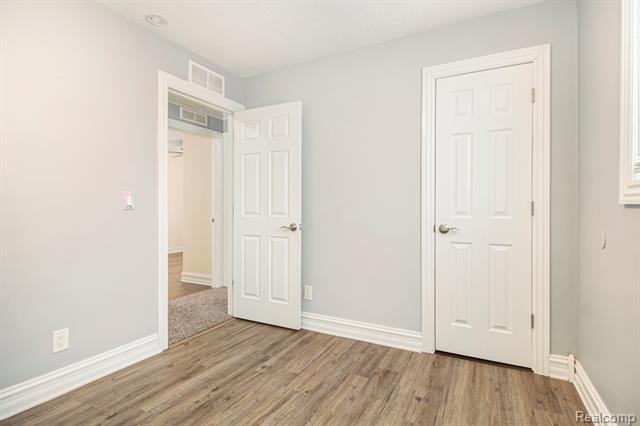 Builiding view fourteen for 4018 Quillen, Waterford, MI. 48329