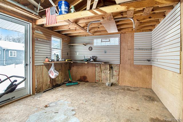 Builiding view twenty eight for 4018 Quillen, Waterford, MI. 48329