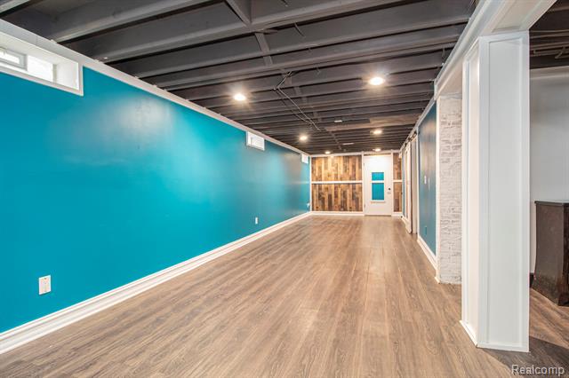 Builiding view twenty four for 4018 Quillen, Waterford, MI. 48329