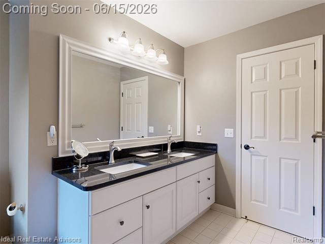 Builiding view fifty four for 1364 Kentfield, Rochester, MI. 48307