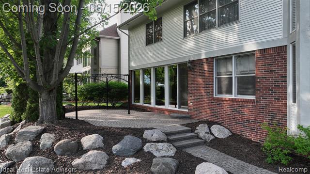 Builiding view seven for 1364 Kentfield, Rochester, MI. 48307