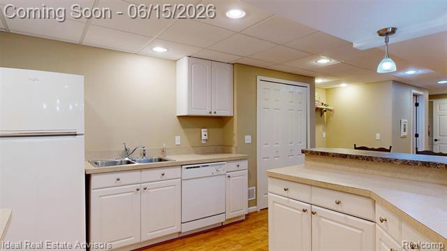 Builiding view sixty for 1364 Kentfield, Rochester, MI. 48307