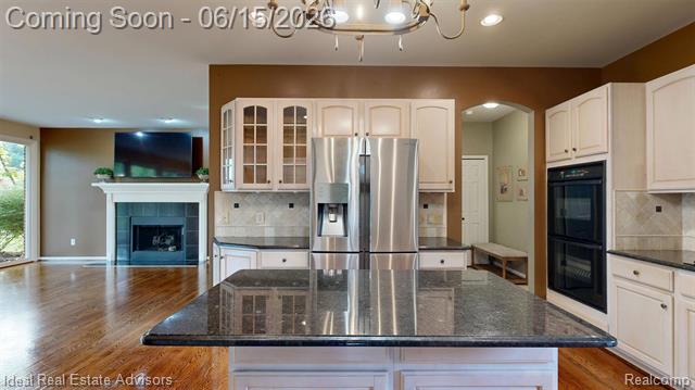 Builiding view thirty three for 1364 Kentfield, Rochester, MI. 48307