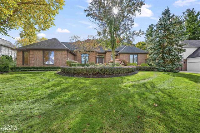 front view for 1126 Ridgeway Dr, Rochester, Mi. 48307