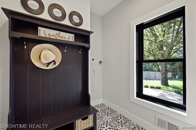 Builiding view eleven for 334 Romeo, Rochester, MI. 48307