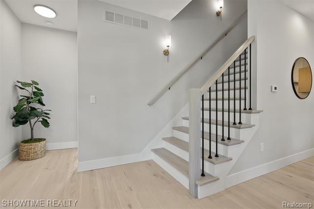 Builiding view five for 334 Romeo, Rochester, MI. 48307