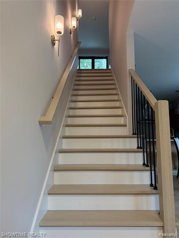 Builiding view six for 334 Romeo, Rochester, MI. 48307