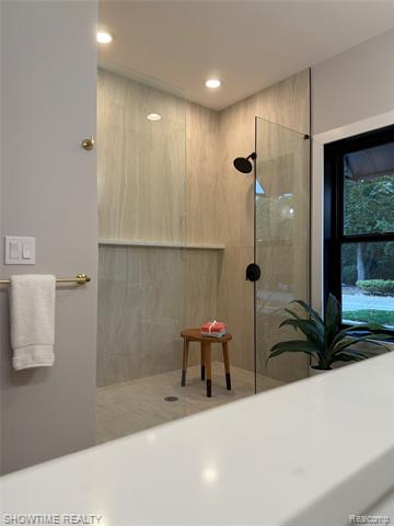 Builiding view sixteen for 334 Romeo, Rochester, MI. 48307