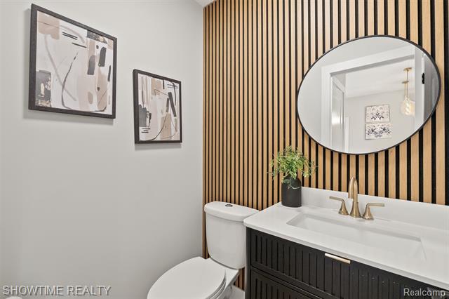 Builiding view ten for 334 Romeo, Rochester, MI. 48307