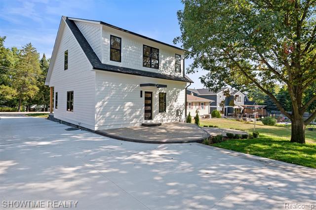 Builiding view thirty four for 334 Romeo, Rochester, MI. 48307