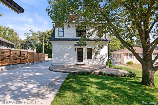 Builiding view thirty one for 334 Romeo, Rochester, MI. 48307