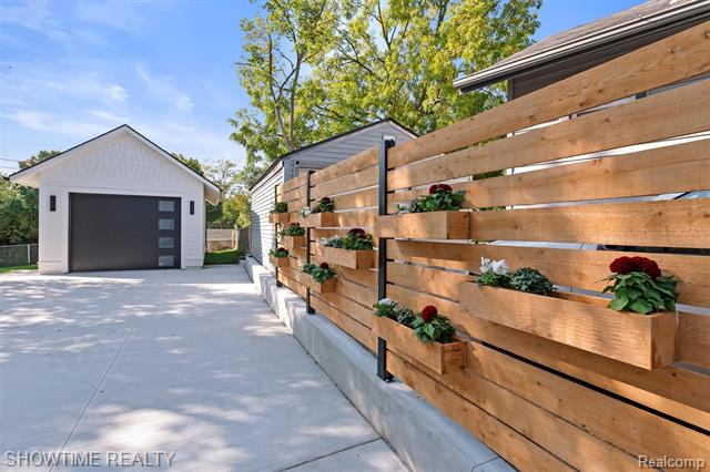 Builiding view thirty six for 334 Romeo, Rochester, MI. 48307