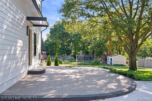 Builiding view thirty three for 334 Romeo, Rochester, MI. 48307