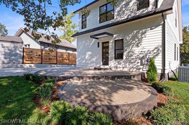 Builiding view thirty two for 334 Romeo, Rochester, MI. 48307