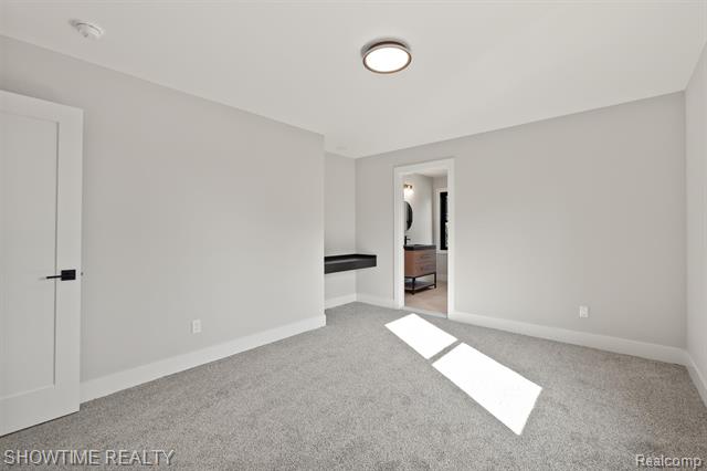 Builiding view twenty one for 334 Romeo, Rochester, MI. 48307