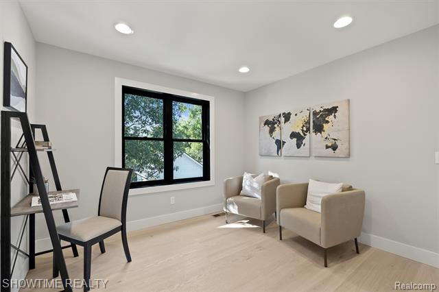 Builiding view twenty three for 334 Romeo, Rochester, MI. 48307