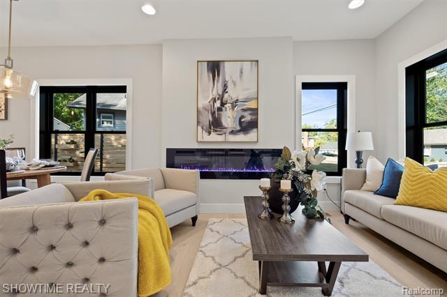 Builiding view two for 334 Romeo, Rochester, MI. 48307