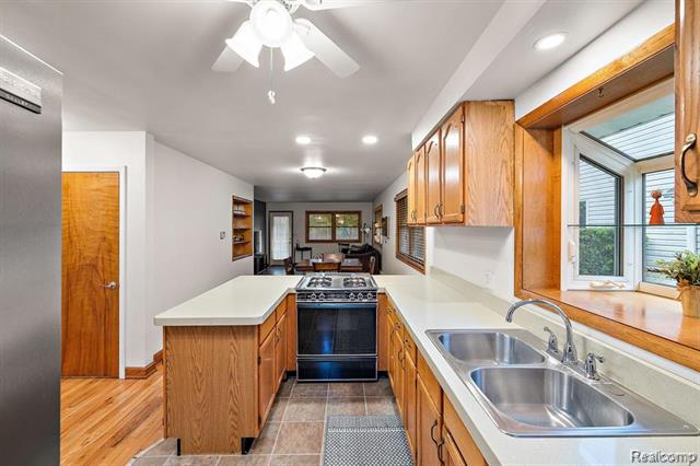 Builiding view five for 836 Miller, Rochester, MI. 48307