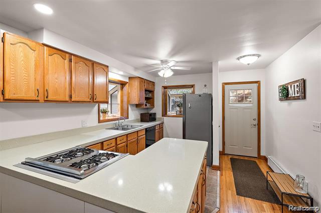 Builiding view nine for 836 Miller, Rochester, MI. 48307